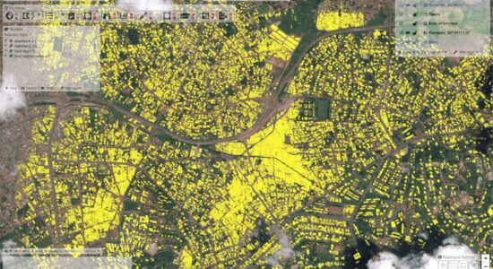 PulseSatellite: Using Human-AI Collaborations to Analyse Satellite Imagery in Disasters